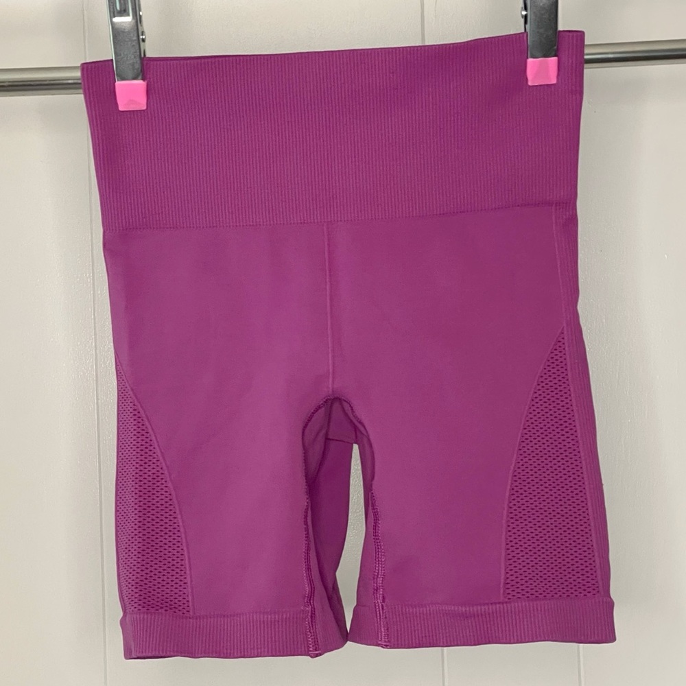 Lululemon Women's High-Rise Short 6" | Size 0 | Purple